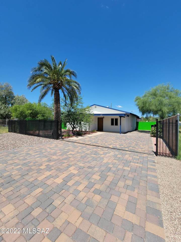 2223 Helen Street - Photo 1