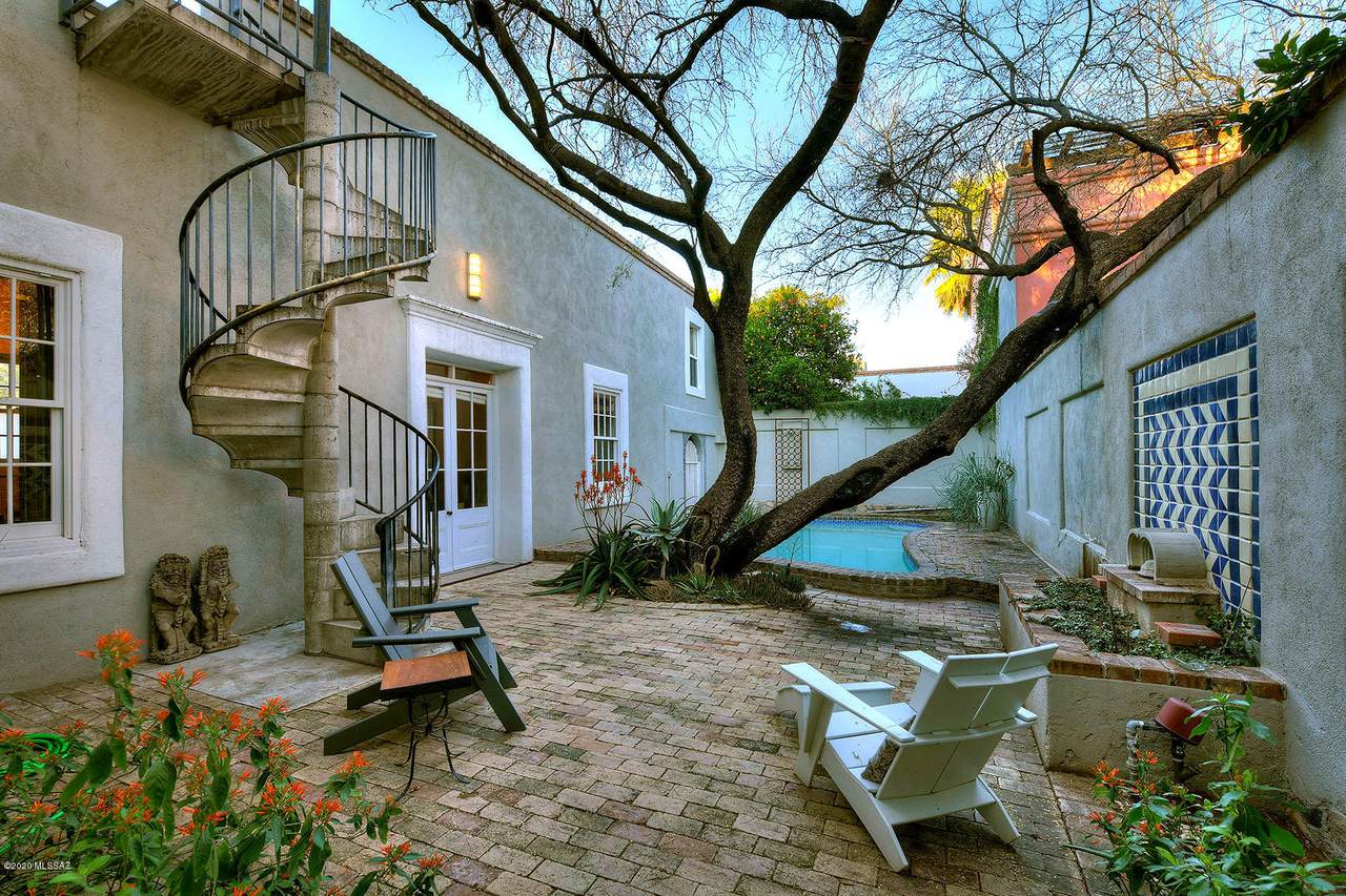392 Convent Avenue - Photo 1