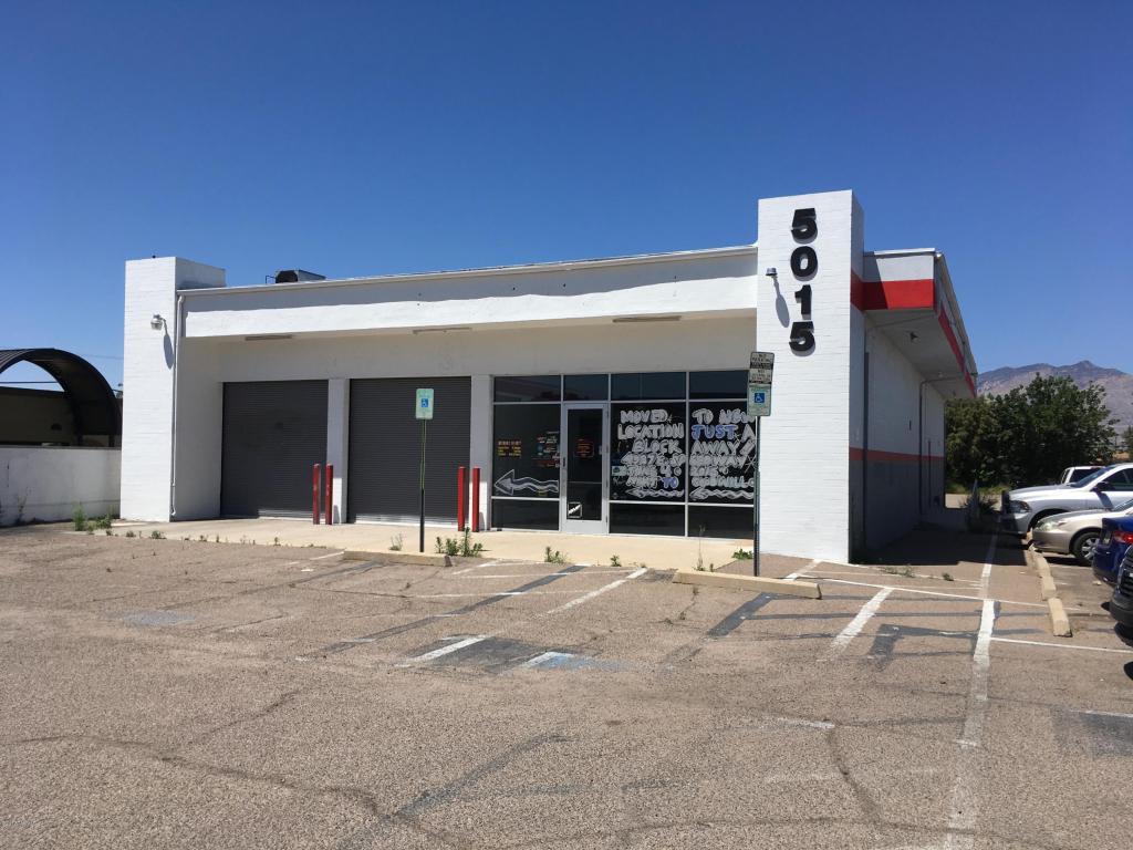 5015 Speedway Boulevard - Photo 1