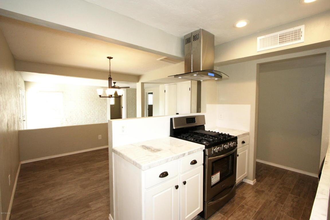 1043 32nd Street - Photo 1