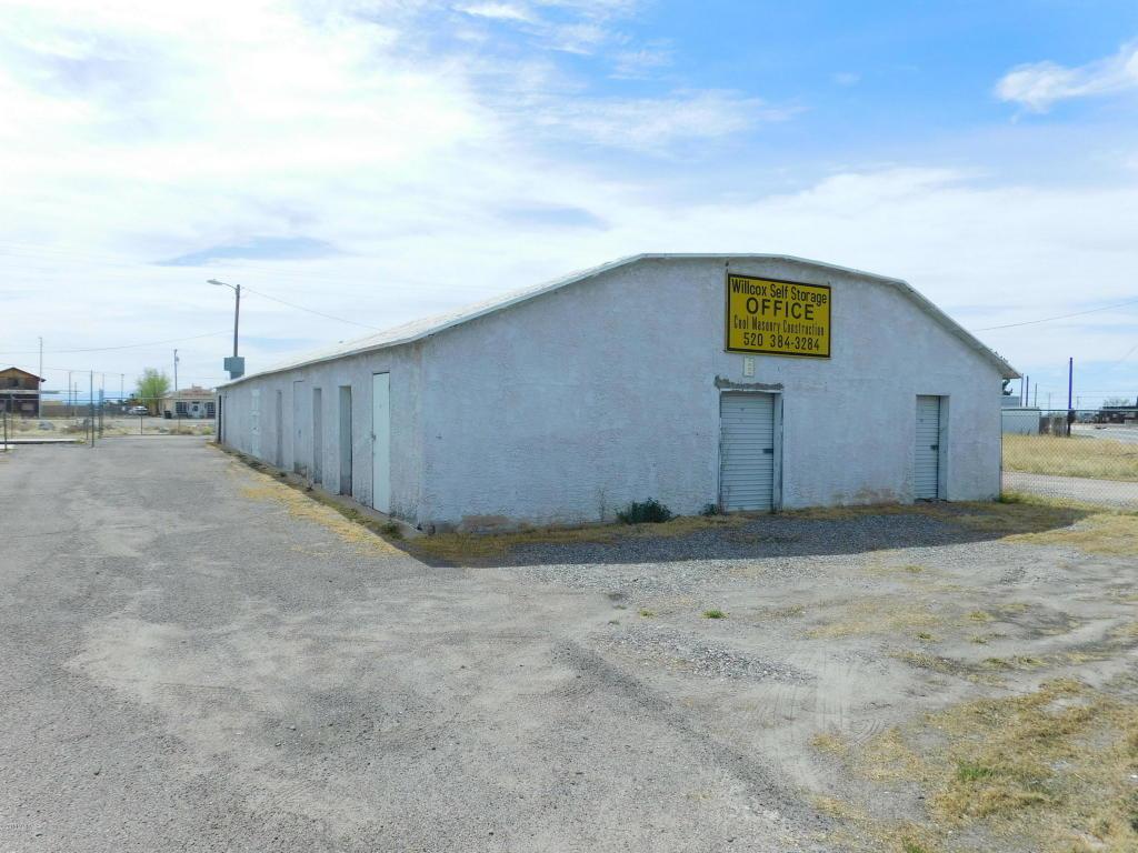 750 Curtis Avenue - Photo 1