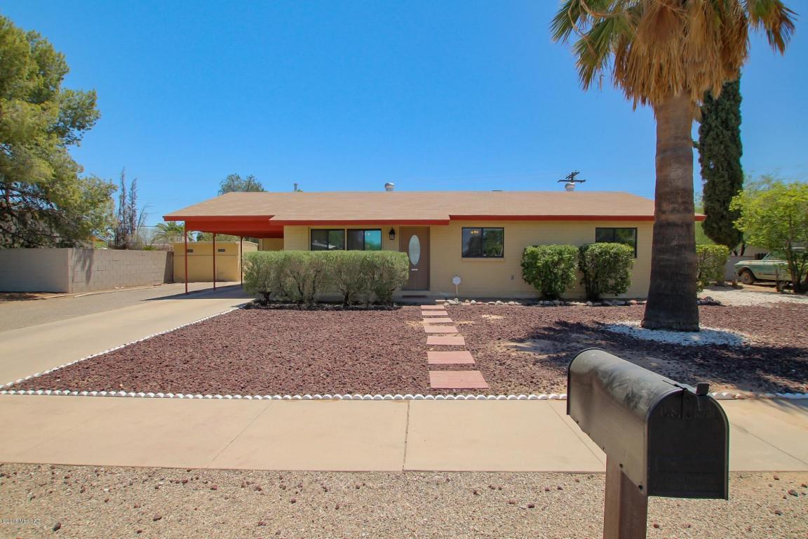 835 Colonia Avenue - Photo 1