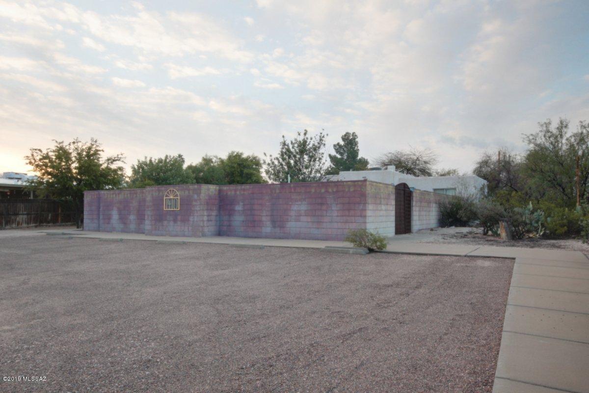 1410 Adelaide Drive - Photo 1