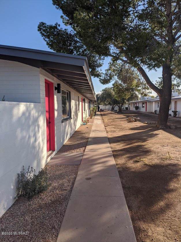 2772 Forgeus Avenue - Photo 1