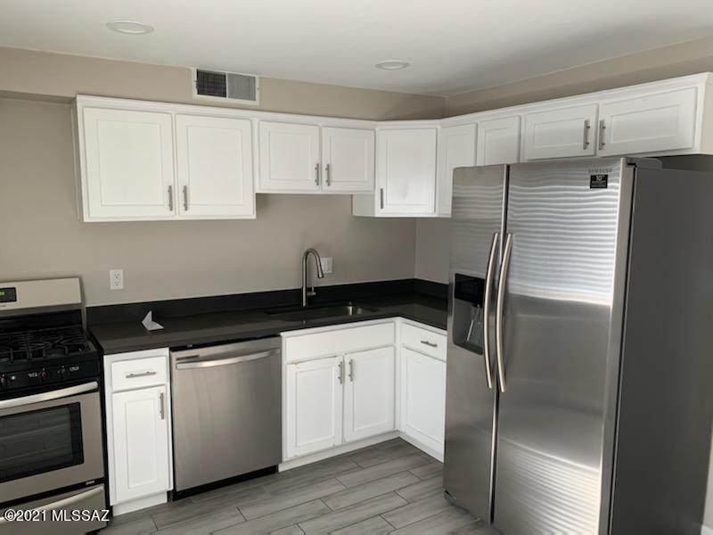 714 10Th Street - Photo 1