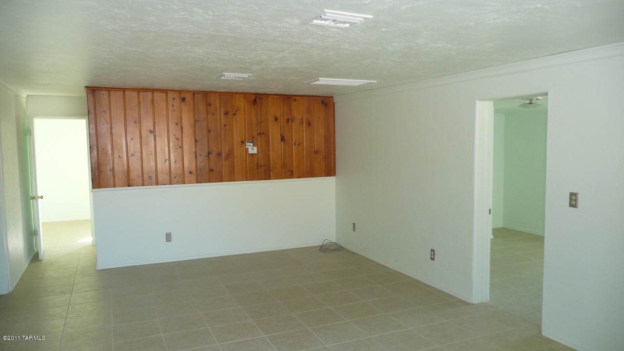 2223 Sycamore Boulevard - Photo 1