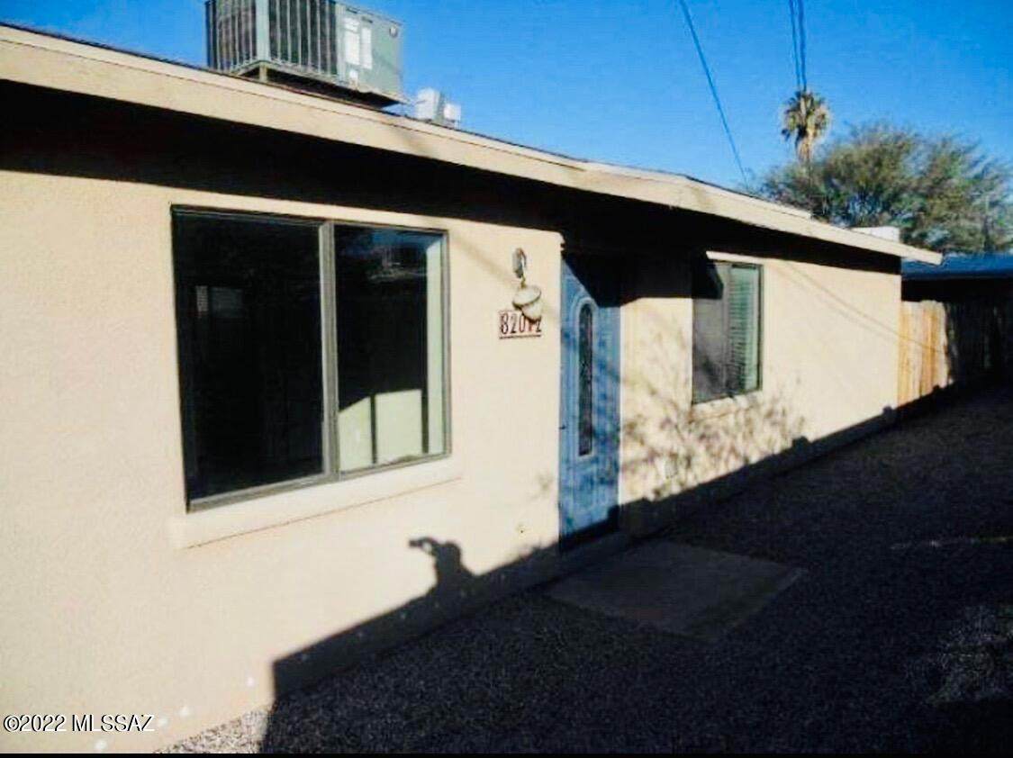 820 Lester Street - Photo 1
