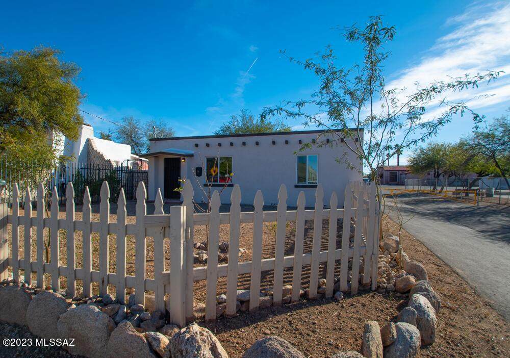 608 Navajo Road - Photo 1