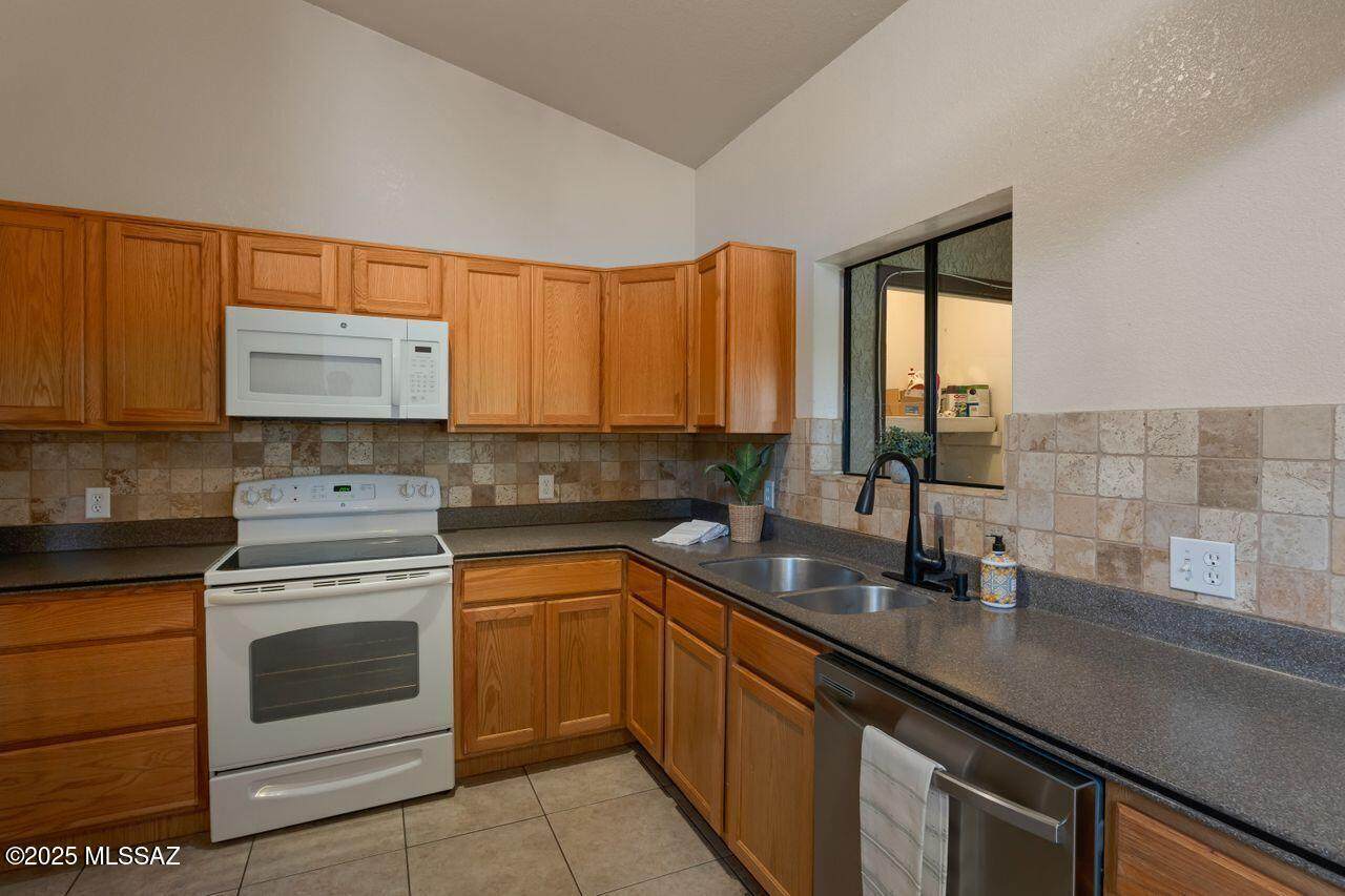 https://bt-photos.global.ssl.fastly.net/tucson/orig_boomver_1_22515544-2.jpg