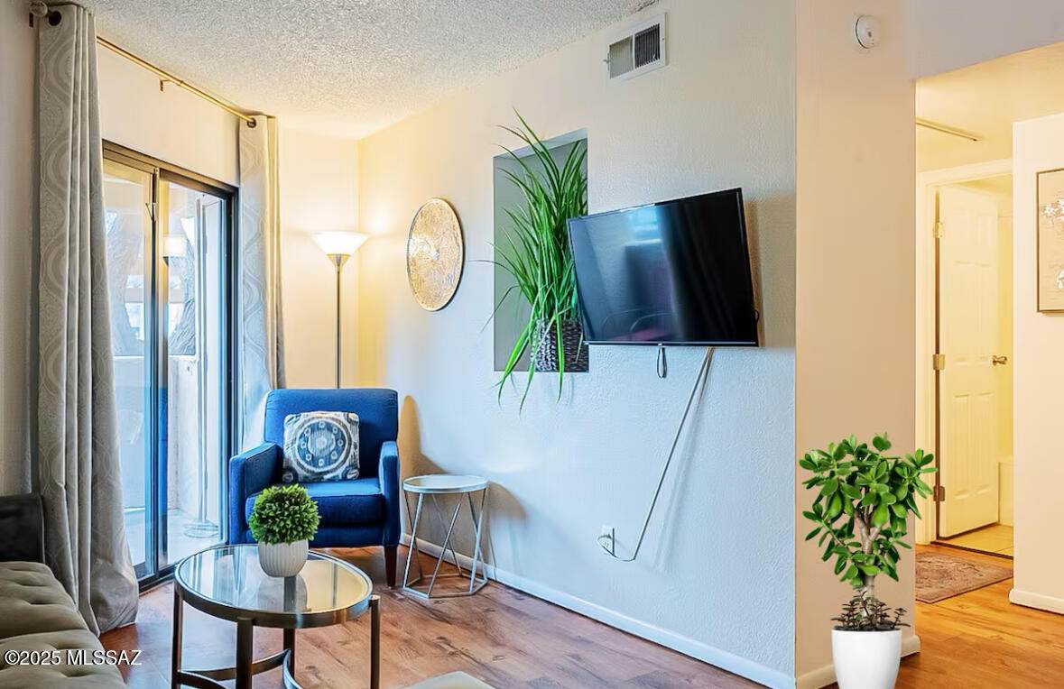 1745 Glenn Street - Photo 1