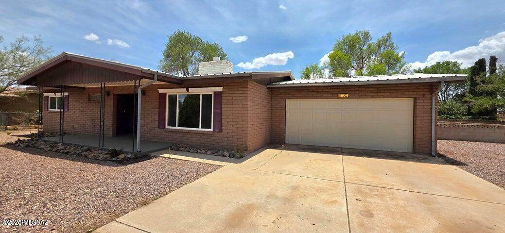 1004 Mescal Drive - Photo 1