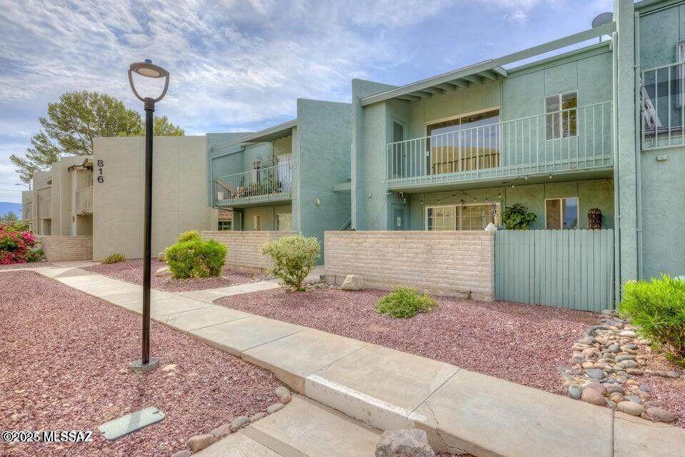 818 Langley Avenue - Photo 1