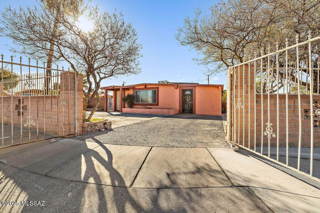 2 Susana Street - Photo 1