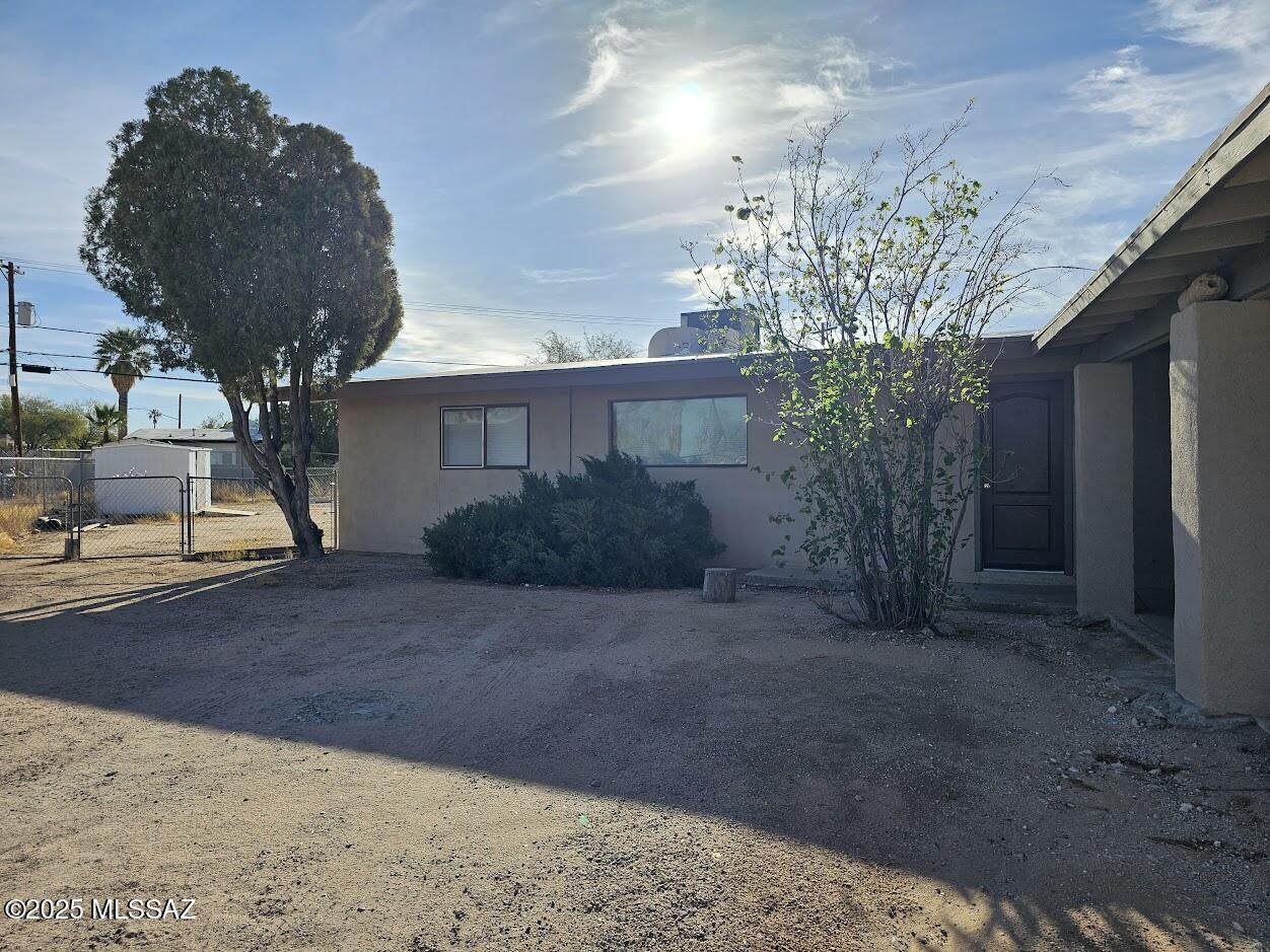 2219 Campbell Avenue - Photo 1