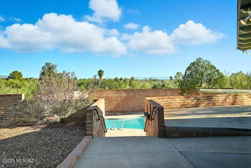 https://bt-photos.global.ssl.fastly.net/tucson/orig_boomver_1_22526347-2.jpg