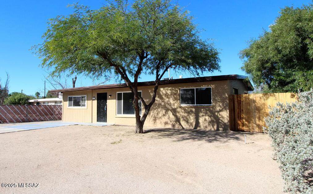 4043 Deseret Drive - Photo 1