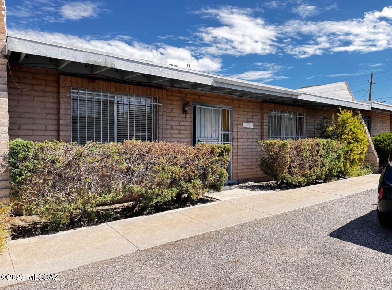 912 Camino Seco - Photo 1