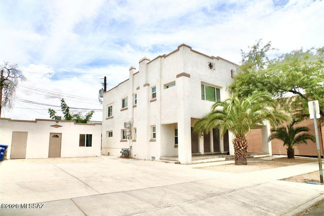 12 University Boulevard - Photo 1