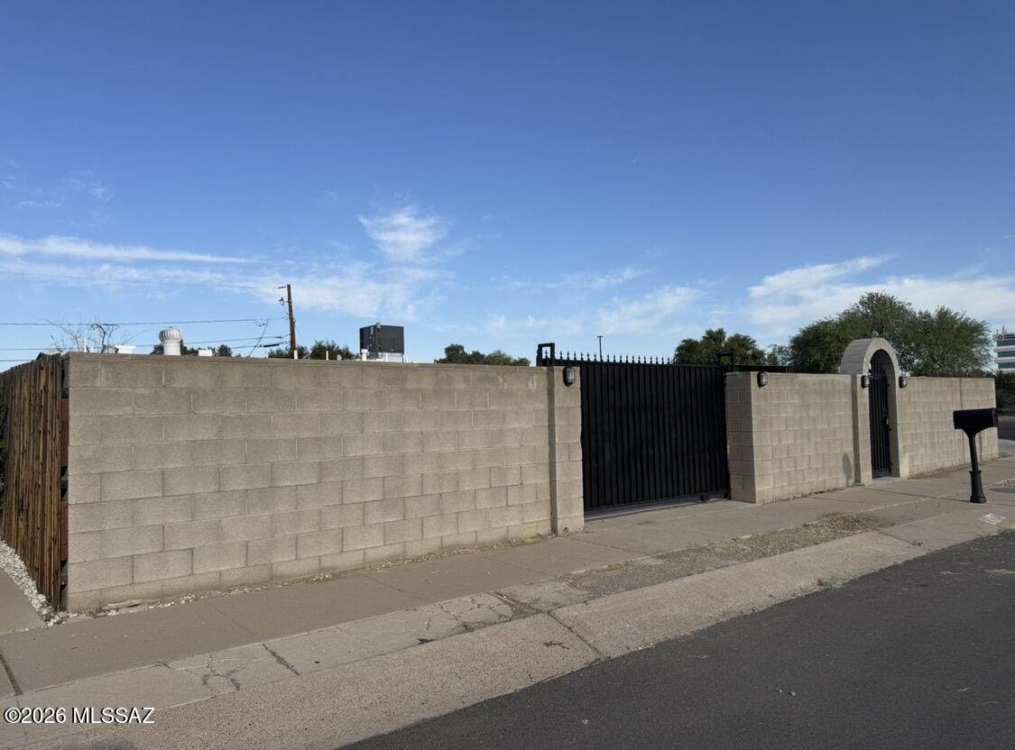 https://bt-photos.global.ssl.fastly.net/tucson/orig_boomver_1_22608621-2.jpg