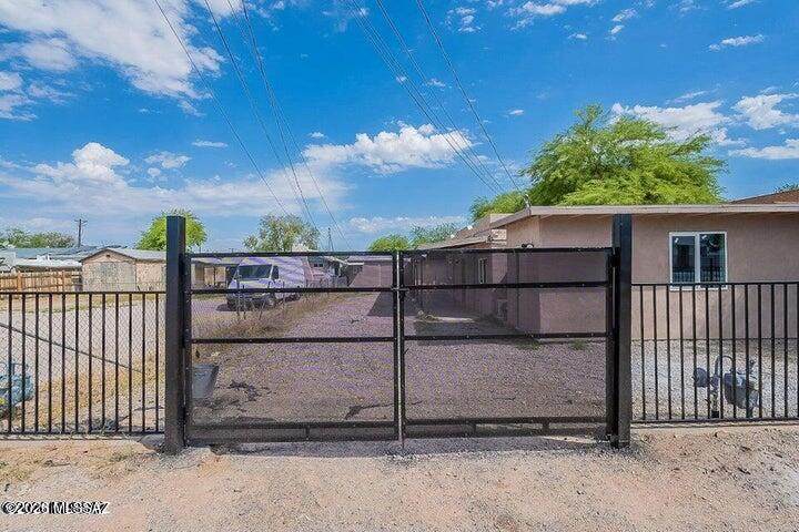https://bt-photos.global.ssl.fastly.net/tucson/orig_boomver_1_22619774-2.jpg