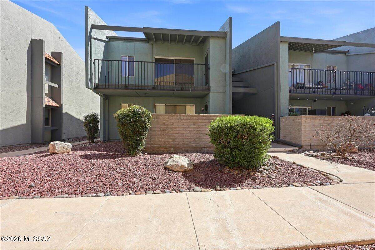 818 Langley Avenue - Photo 1