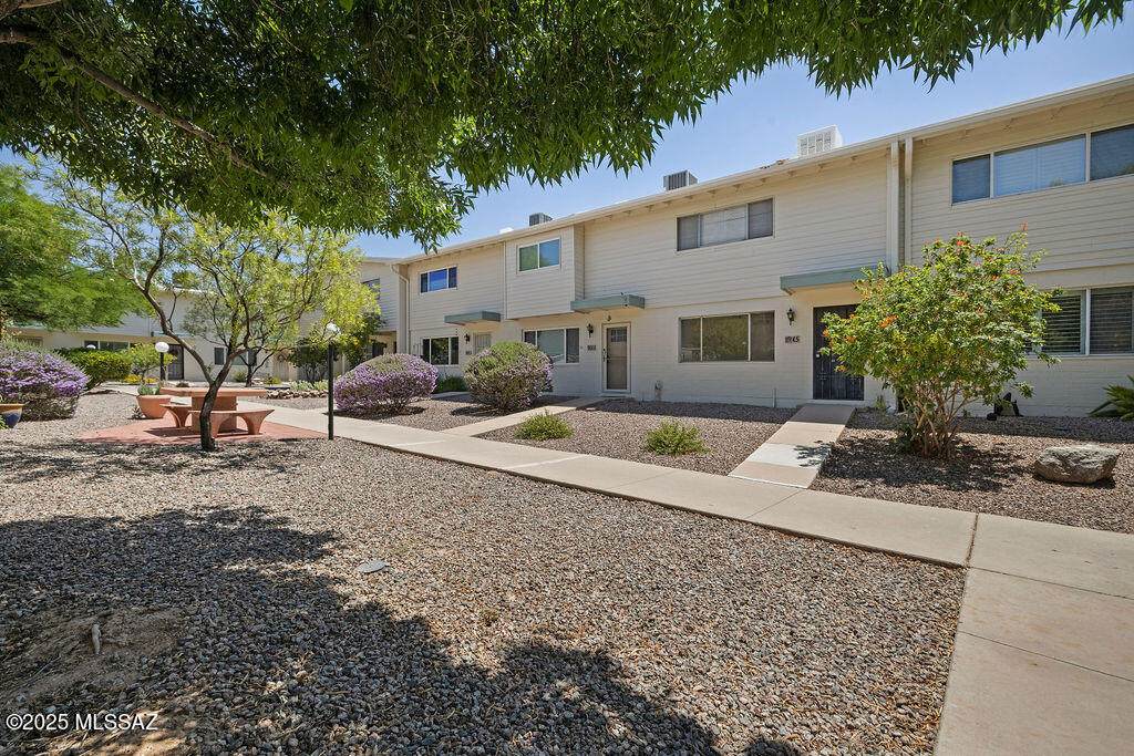 8170 Broadway Boulevard - Photo 1