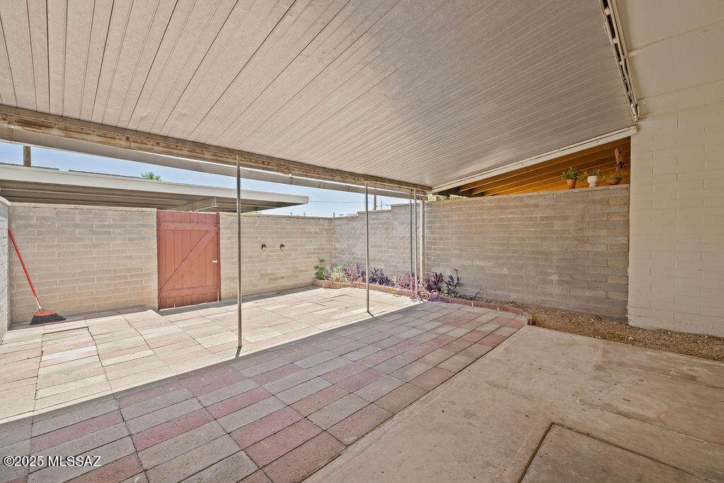 https://bt-photos.global.ssl.fastly.net/tucson/orig_boomver_2_22516563-2.jpg