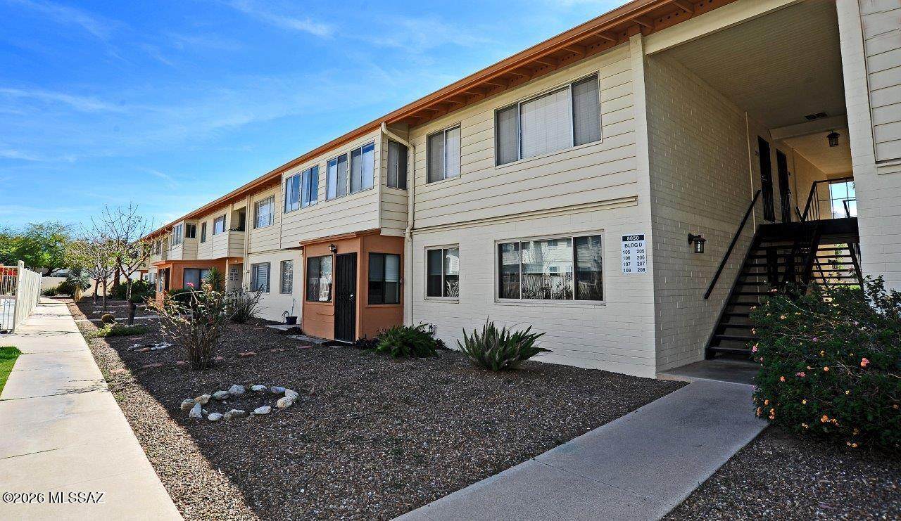 8050 Broadway Boulevard - Photo 1