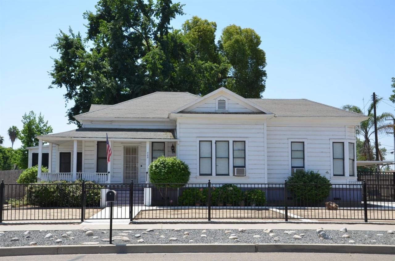 305 Tulare Avenue - Photo 1