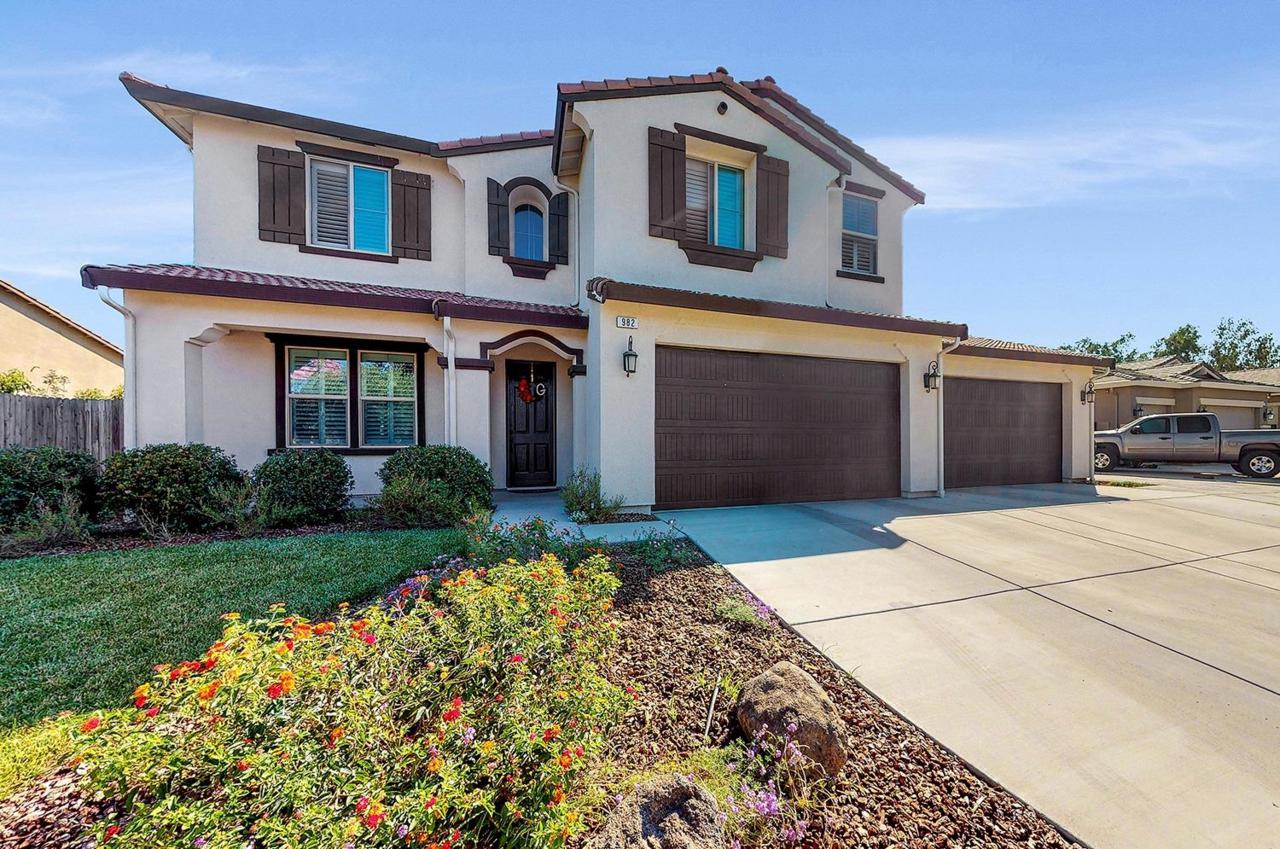 982 Quail Rock Way - Photo 1