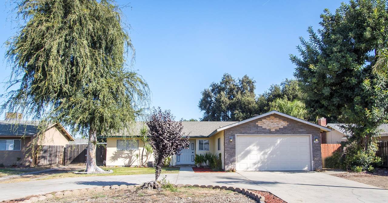 11732 Ave 261 - Photo 1