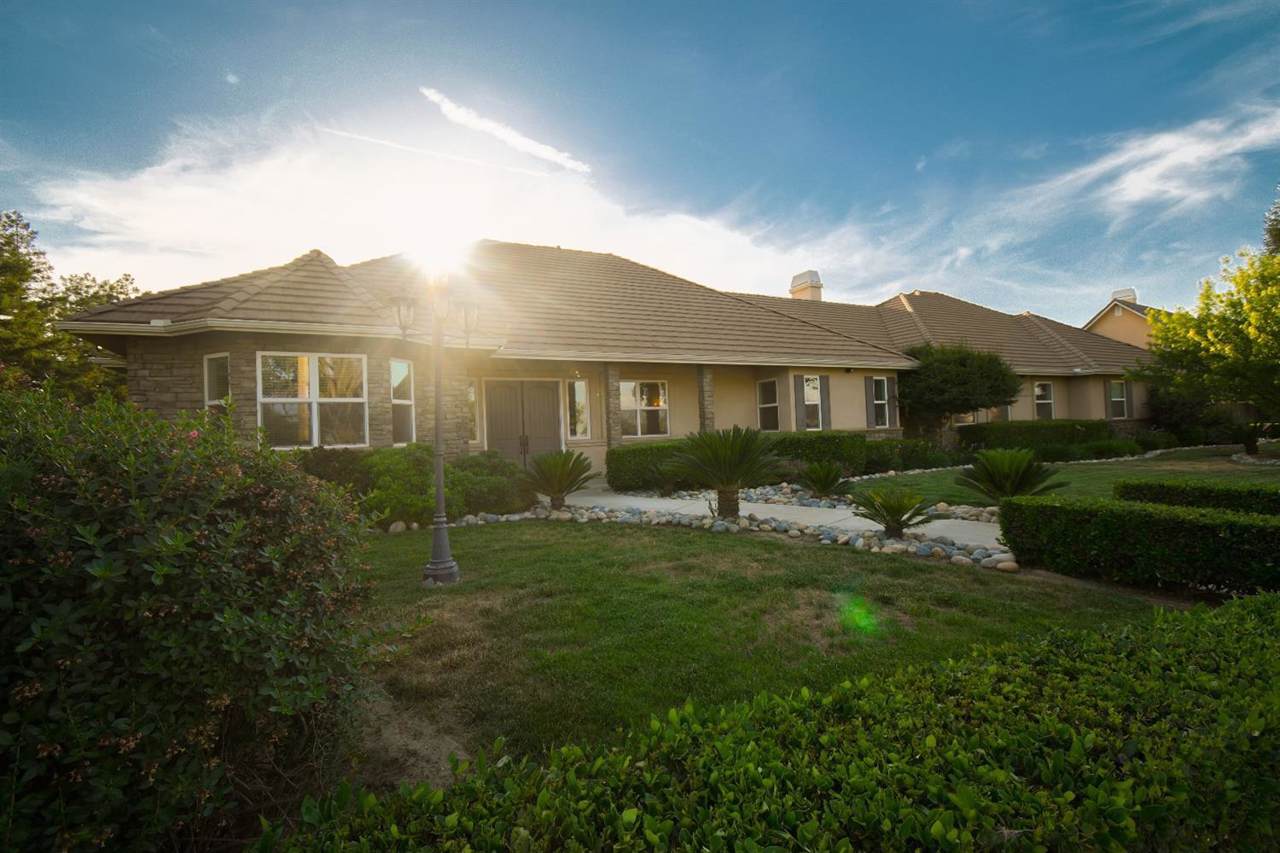 2615 Linwood Street - Photo 1