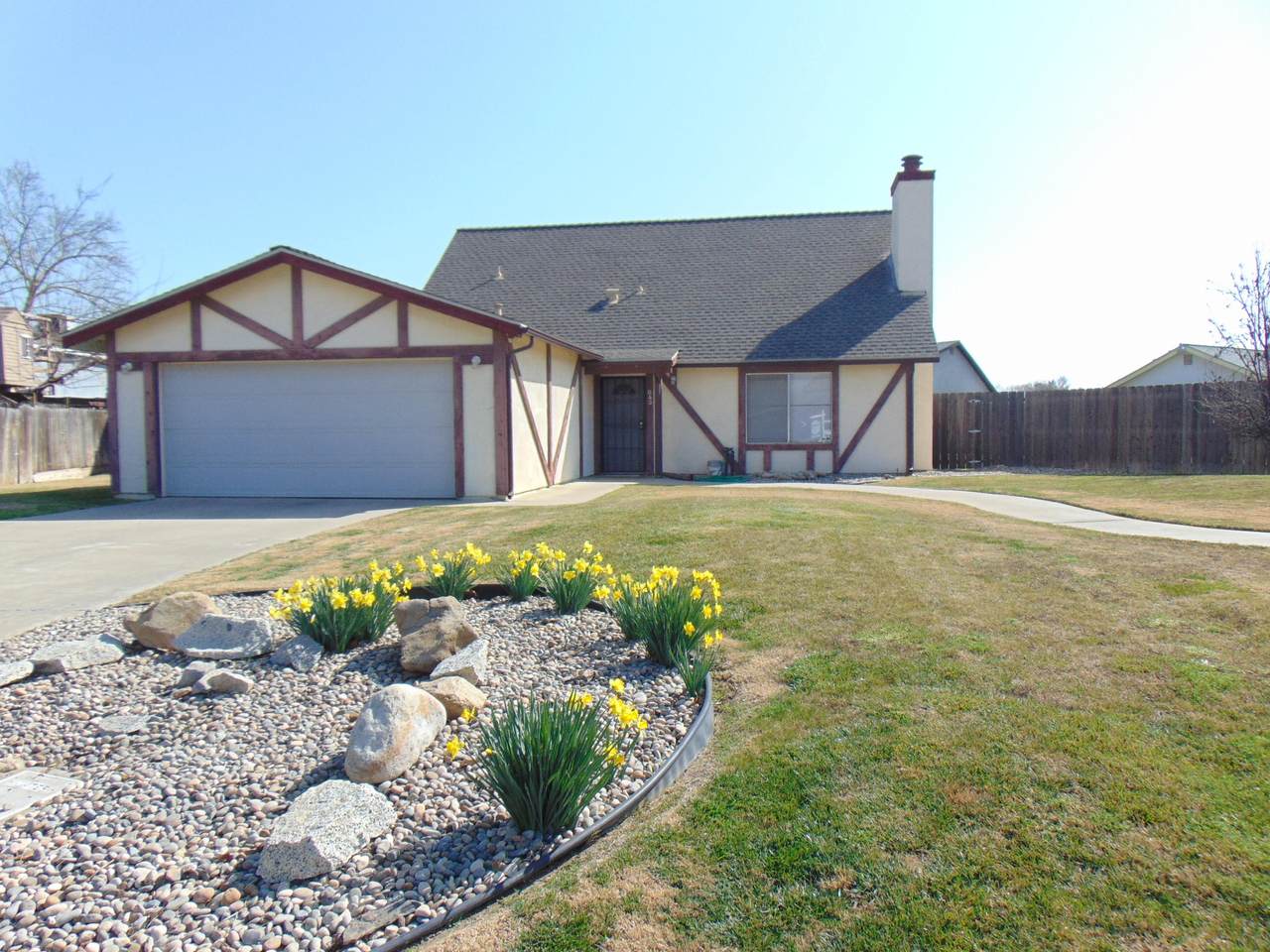 842 Avocado Court - Photo 1
