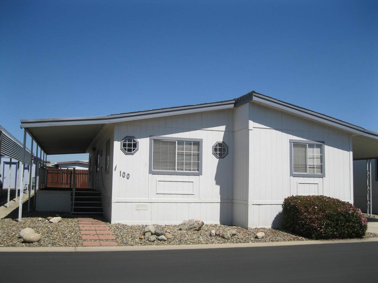 2459 Oaks Street - Photo 1