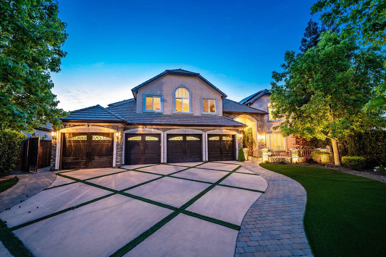 1558 Shadow Creek Drive - Photo 1