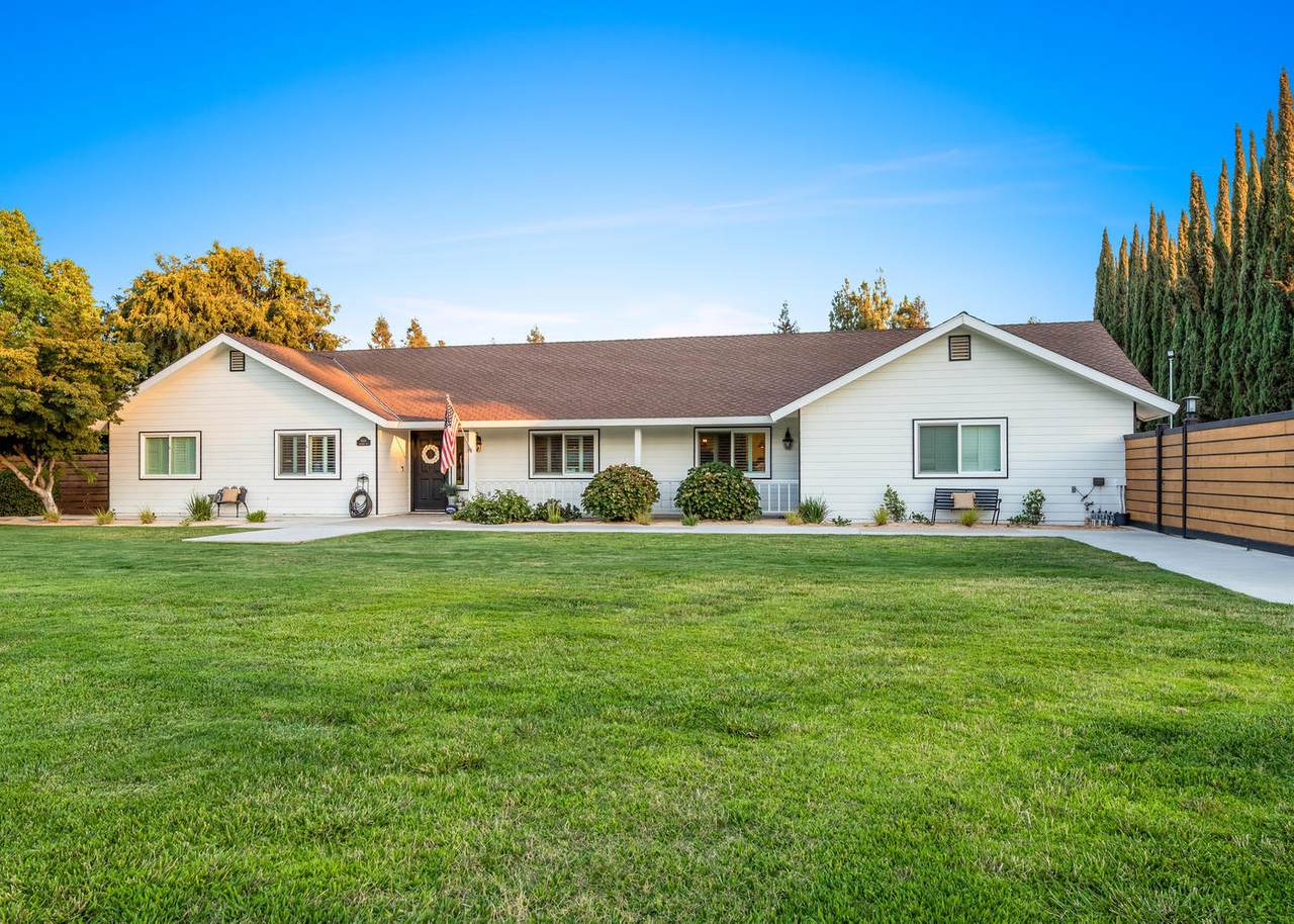 5505 Pershing Avenue - Photo 1