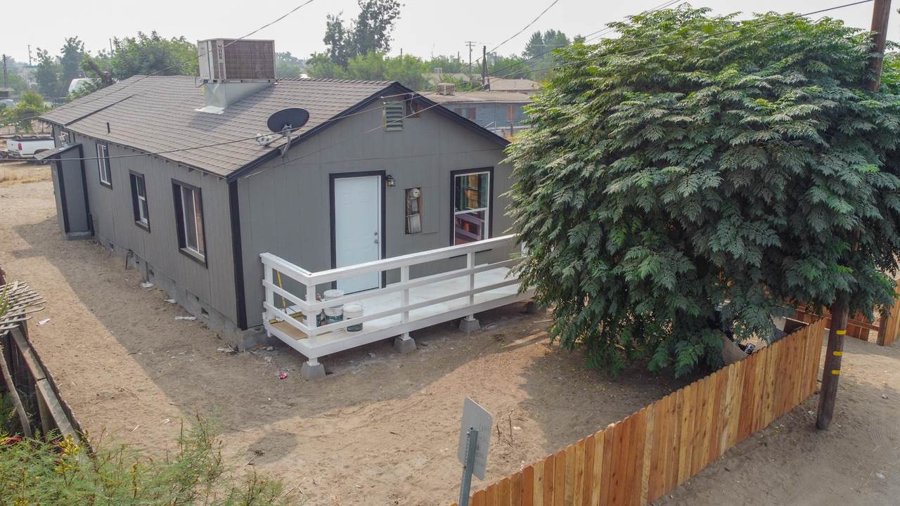 831 Orange Avenue - Photo 1