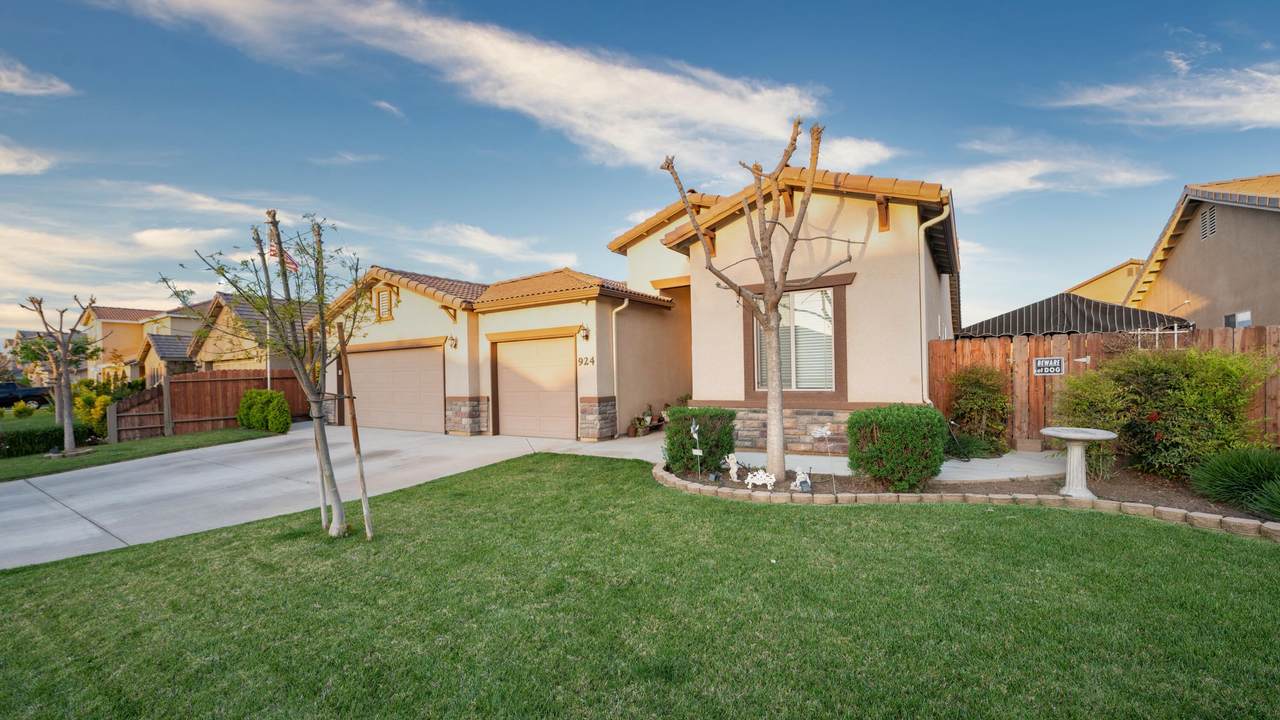 924 Silver Maple Street - Photo 1