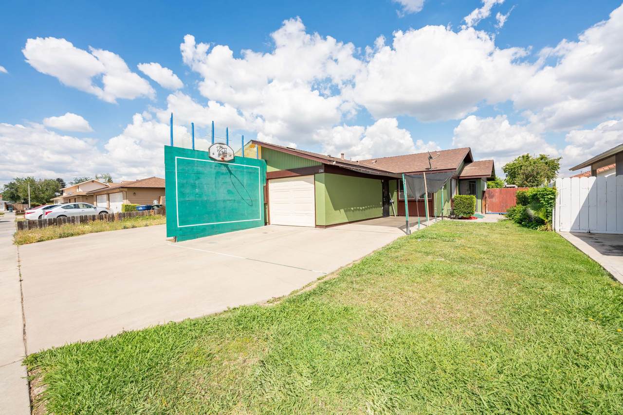 2244 Hemlock Street - Photo 1