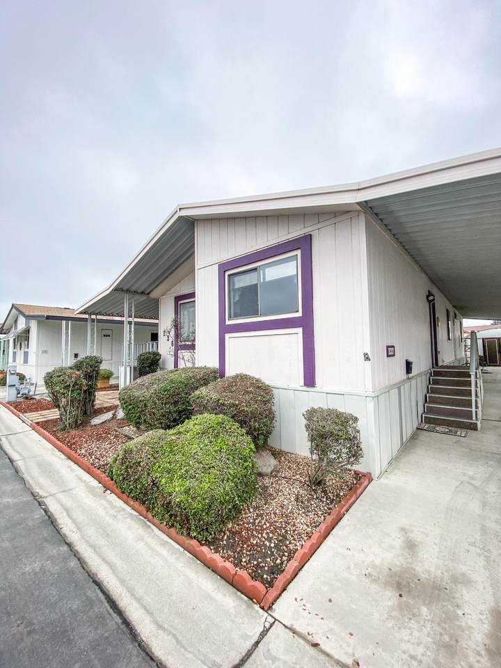 2459 Oaks St - Photo 1