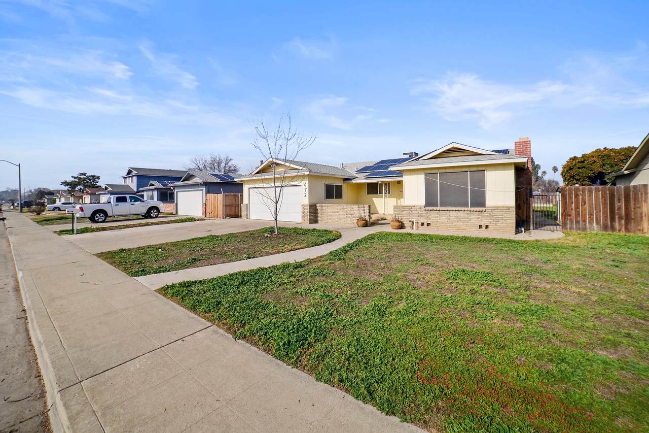 672 Wood Lane - Photo 1