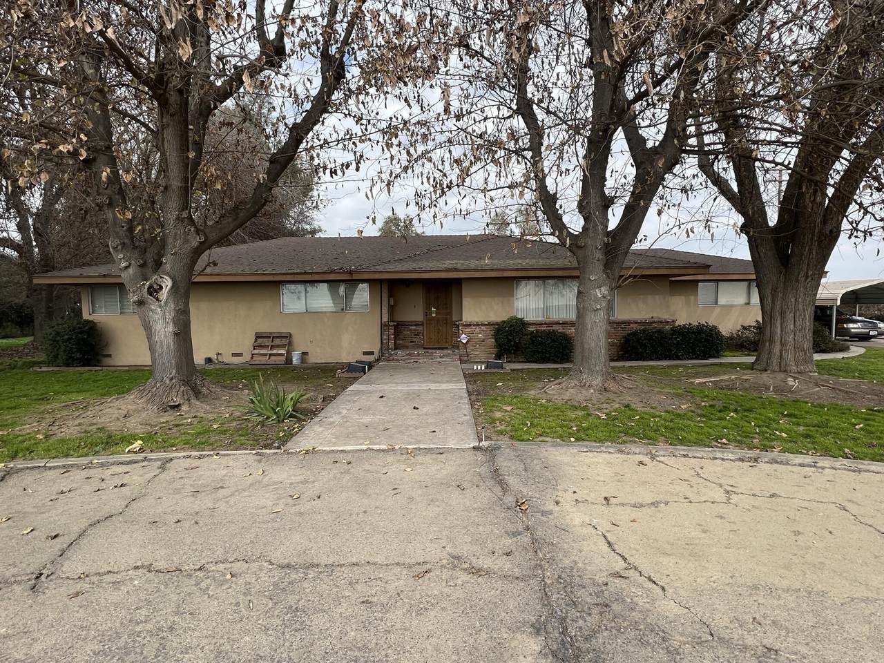 10682 Avenue 104 - Photo 1