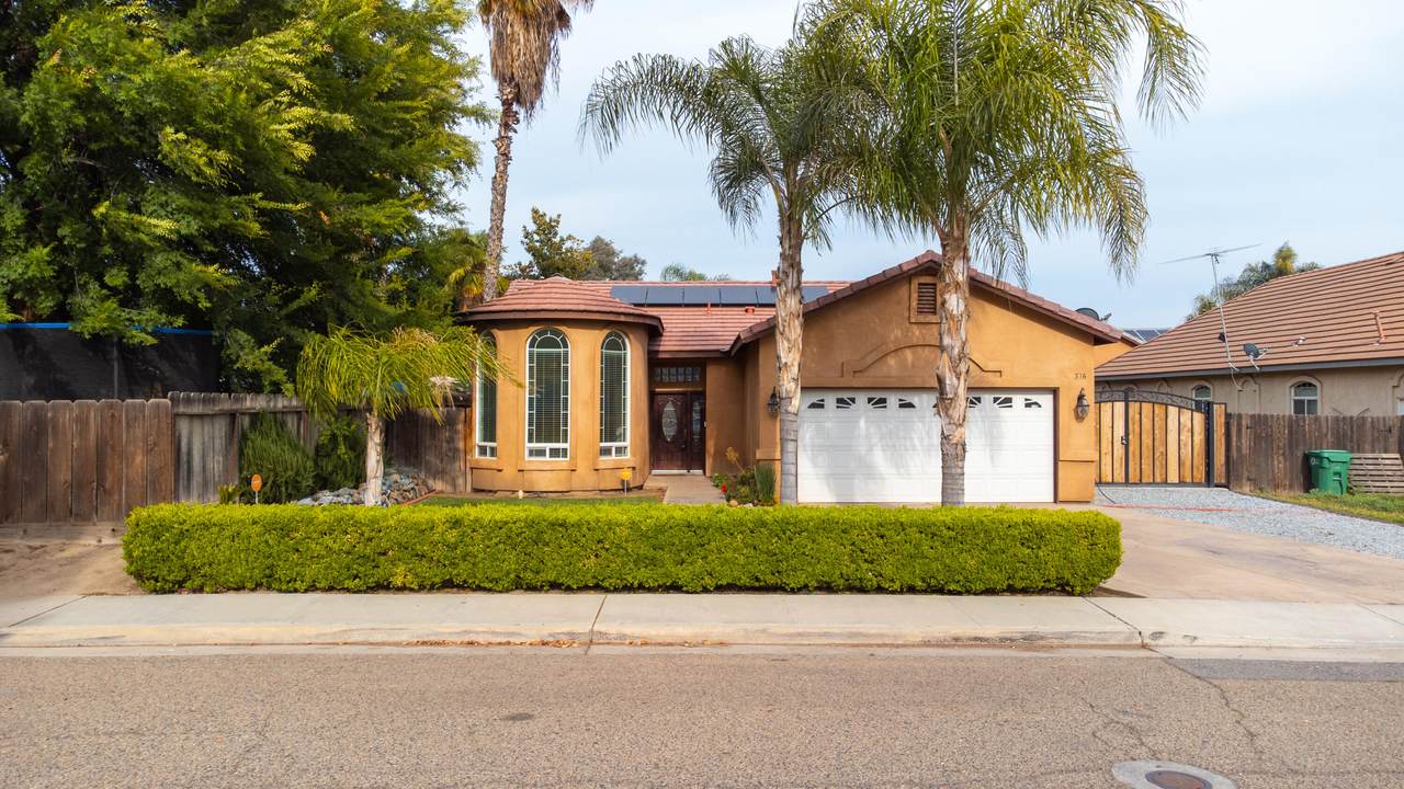 376 Lotas Street - Photo 1