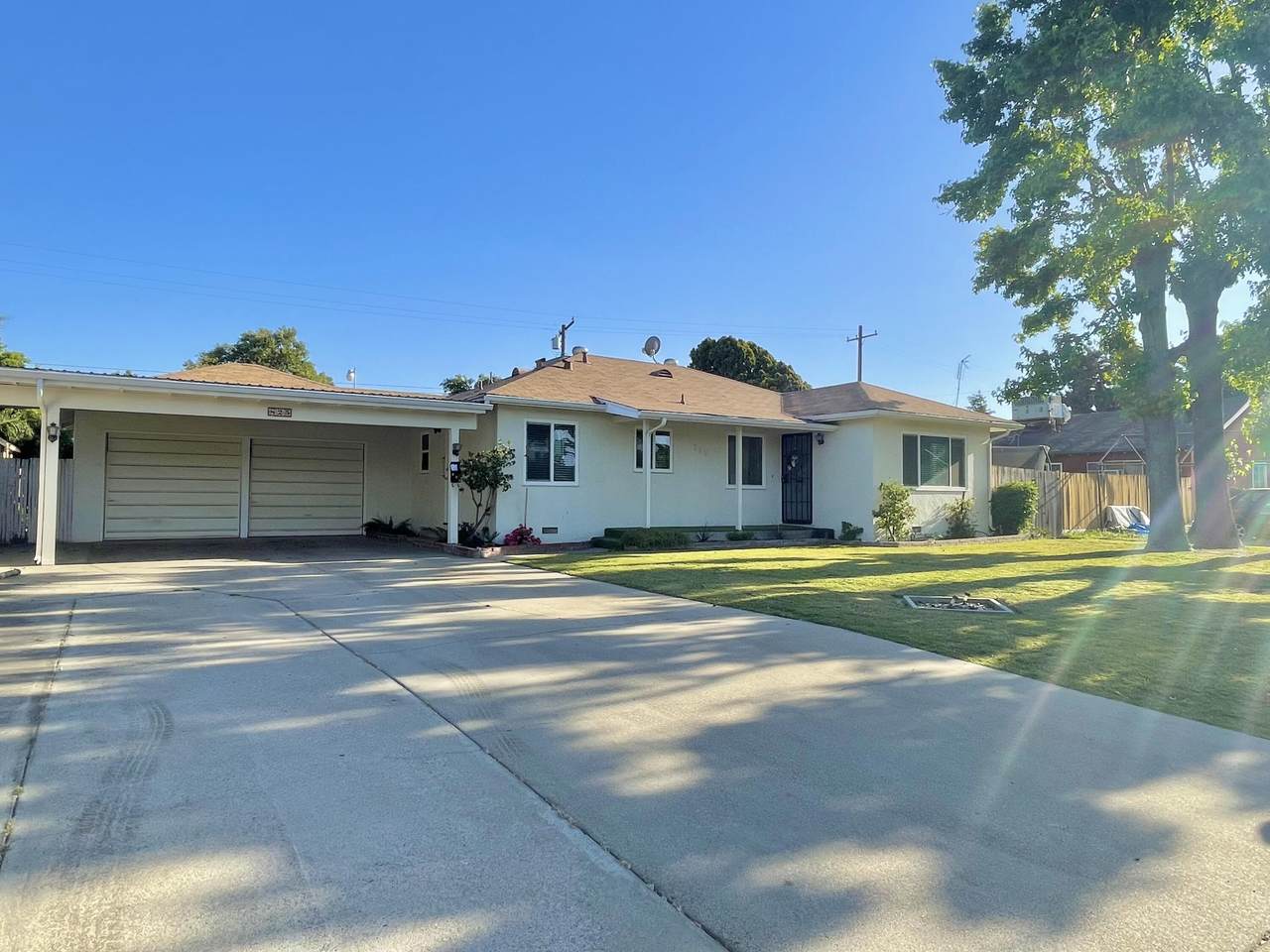 825 Howard Avenue - Photo 1
