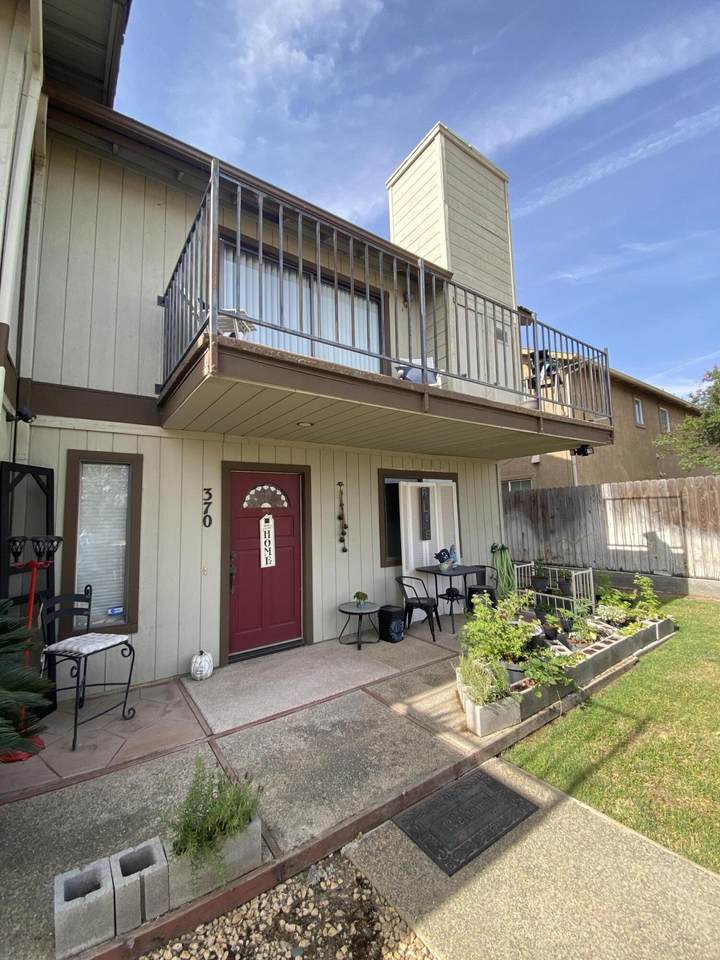 370 Kanai Avenue - Photo 1