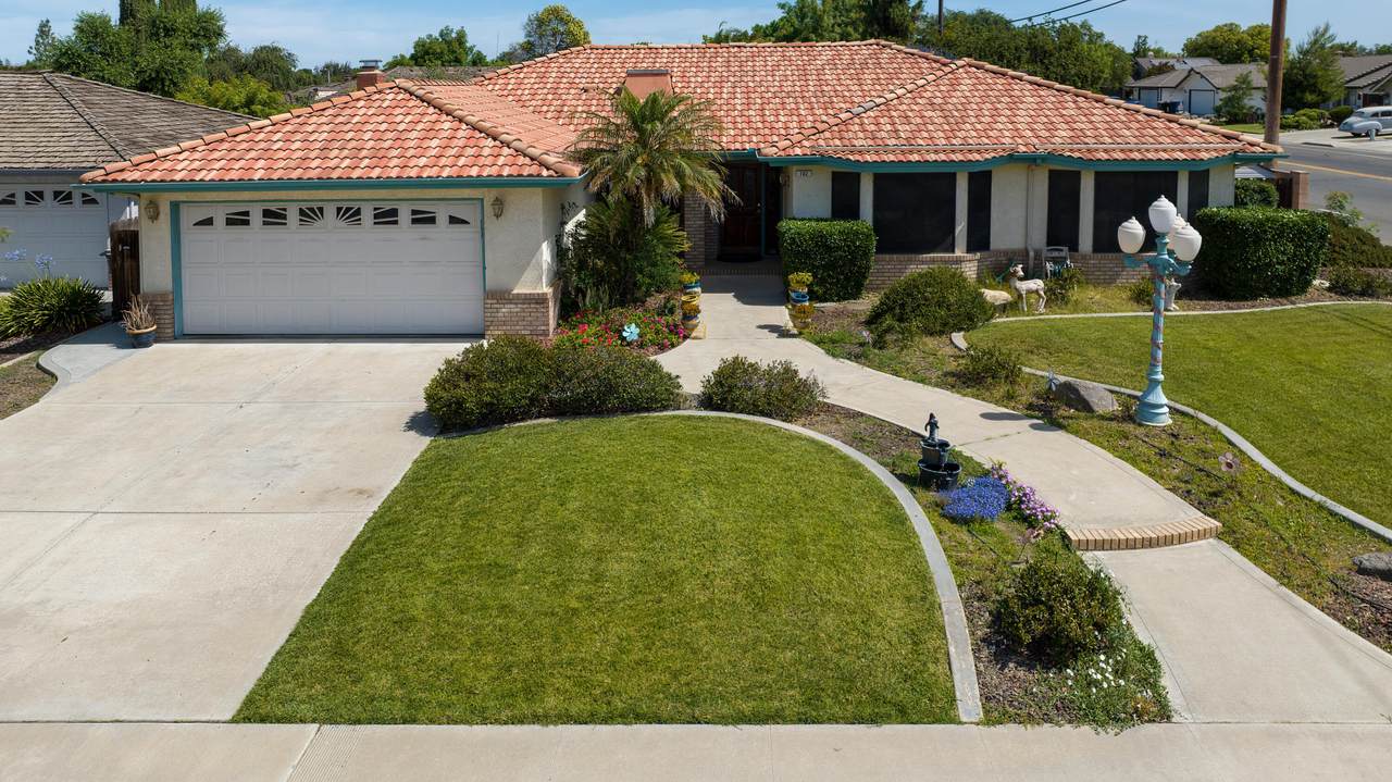 102 Windsor Drive - Photo 1