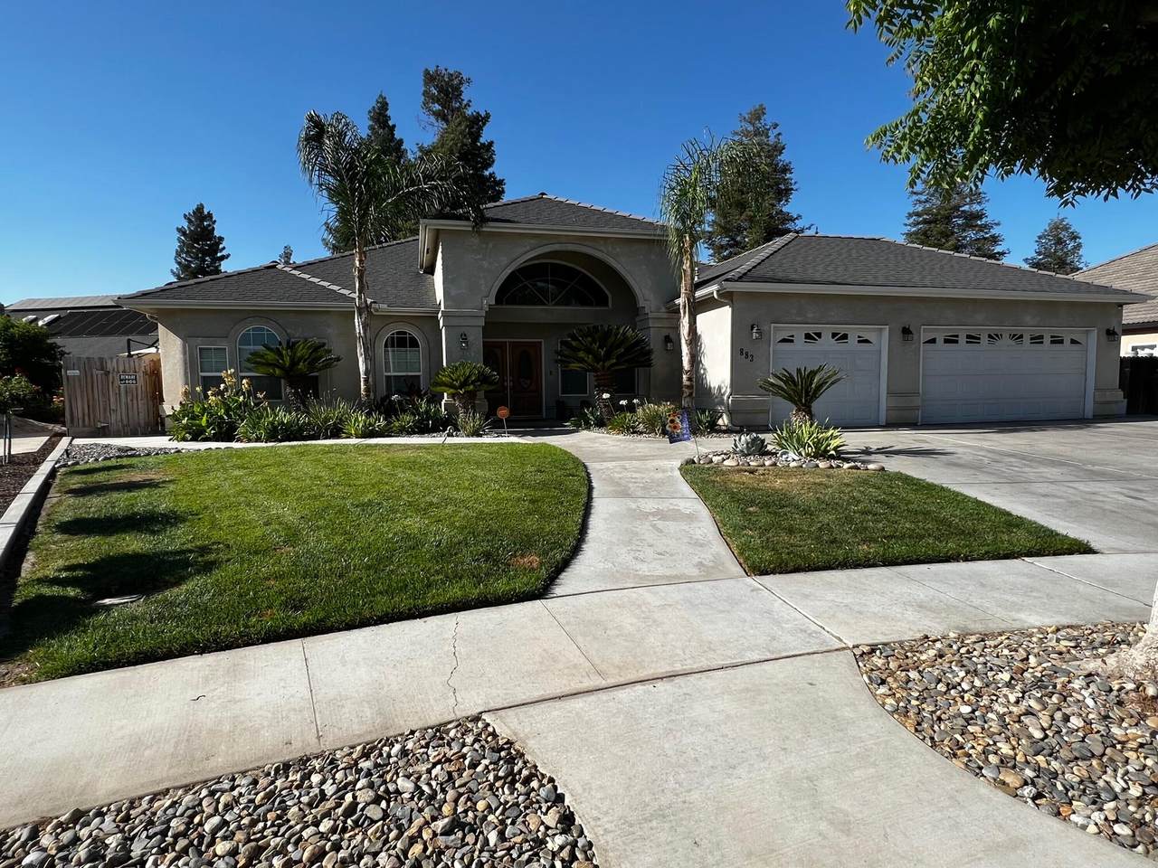883 Davis Avenue - Photo 1