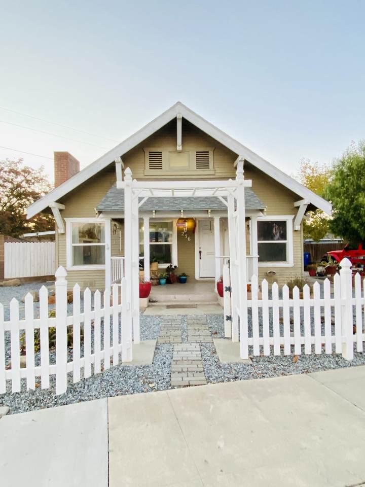 256 Kaweah Avenue - Photo 1
