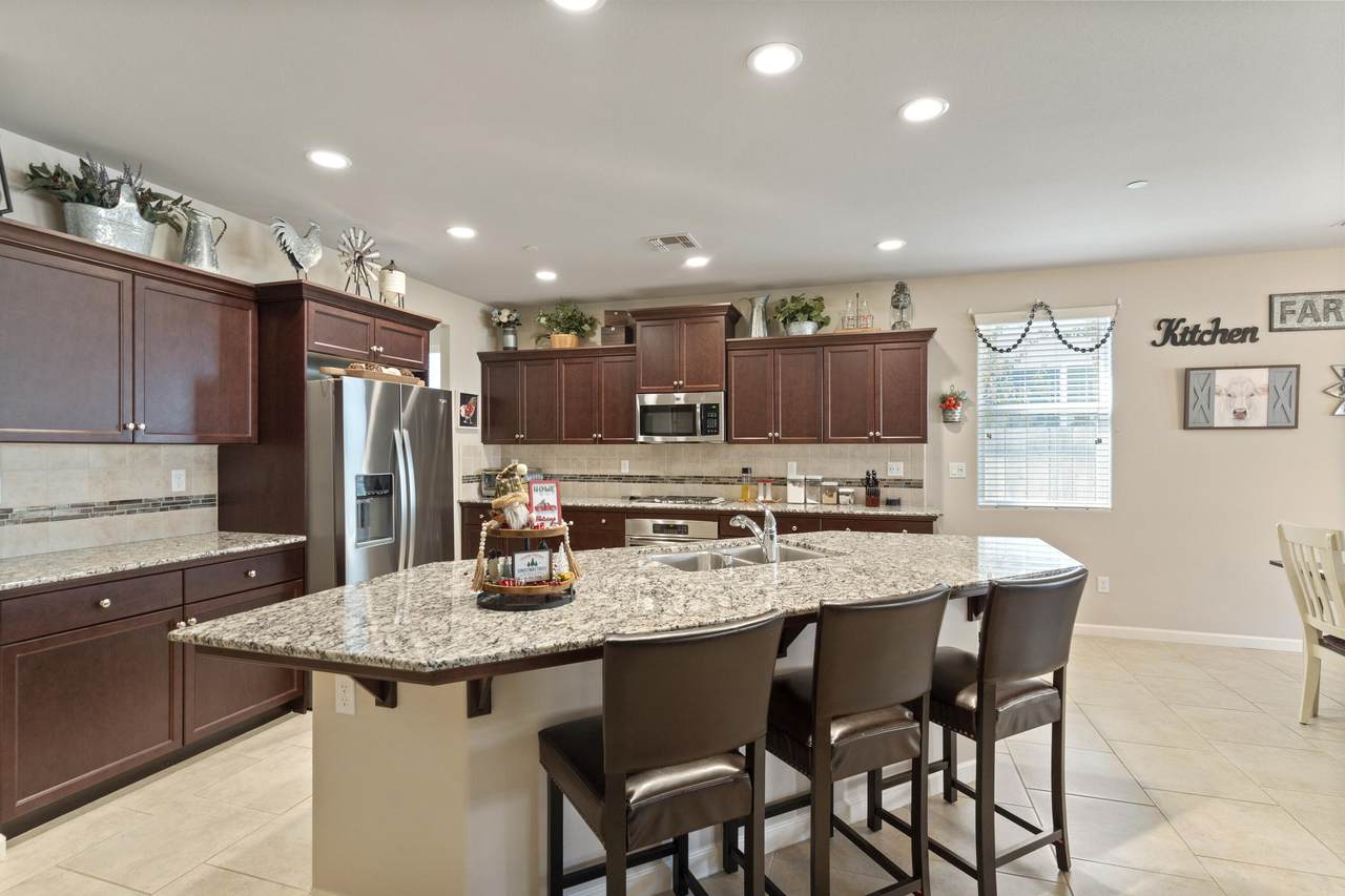 3647 Saginaw Avenue - Photo 1