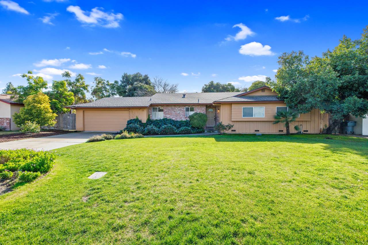 2927 Royal Oaks Drive - Photo 1
